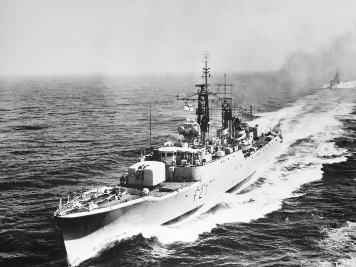 HMS Lynx F27 Leopard Class Frigate Port Bow View Photo Print - Posters, Prints, & Visual Artwork - by Hampshire Prints (image 1 of 9)