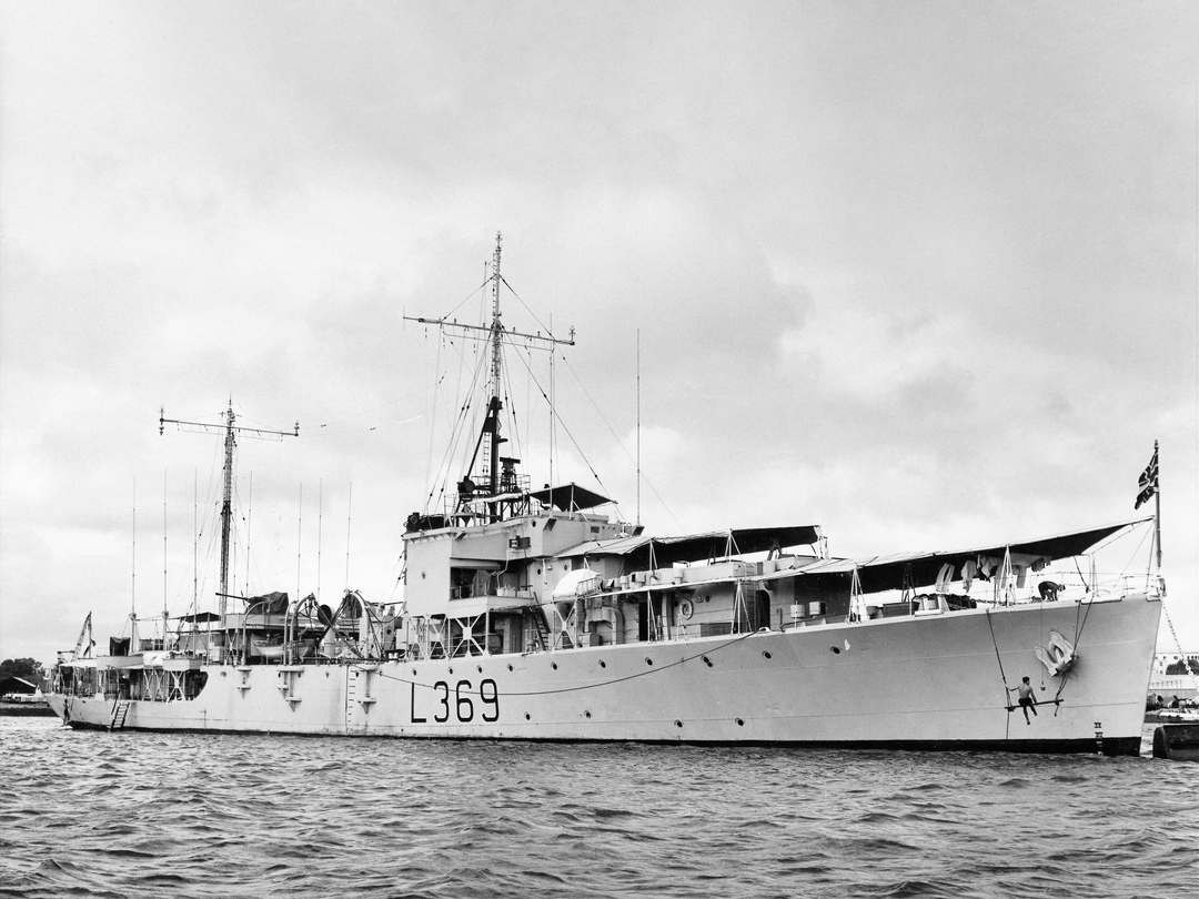 HMS Meon F269 River Class Frigate Photo Print - Posters, Prints, & Visual Artwork - by Hampshire Prints (image 1 of 9)