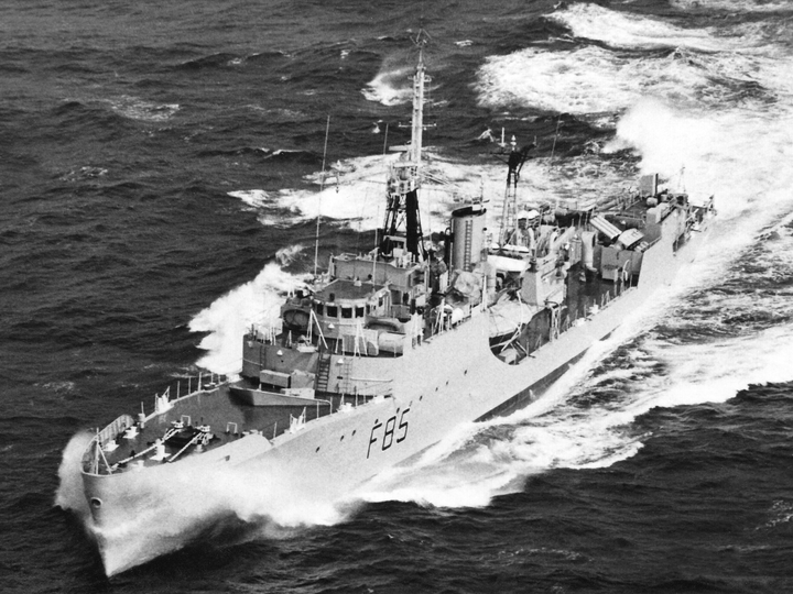 HMS Keppel (F85) Photo Print - At Speed- Royal Navy Blackwood Class Frigate Posters, Prints, & Visual Artwork Hampshire Prints 6 x 4 No Frame No