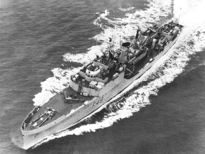 HMS Dundas (F48) Photo Print - At Sea - Royal Navy Blackwood Class Frigate Posters, Prints, & Visual Artwork Hampshire Prints 6 x 4 No Frame No