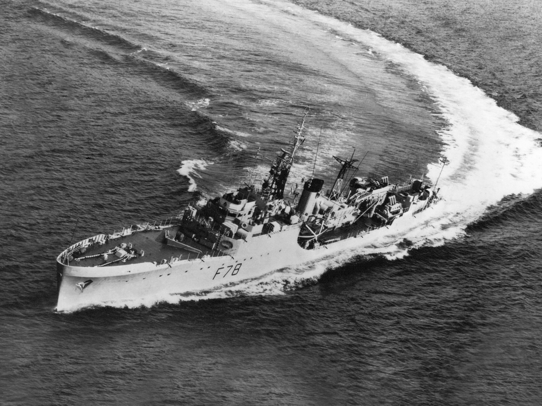 HMS Blackwood (F78) Photo Print - At Sea - Royal Navy Blackwood Class Frigate Posters, Prints, & Visual Artwork Hampshire Prints 6 x 4 No Frame No