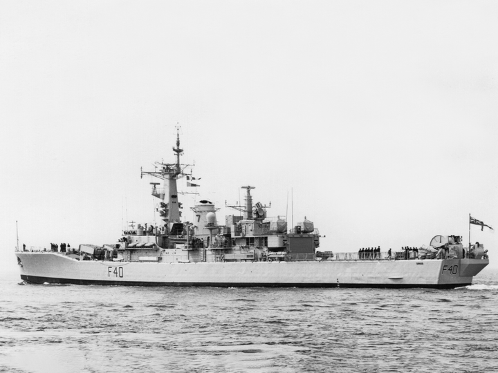 HMS Sirius (F40) Photo Print - Leaving Portsmouth 1987 - Royal Navy Leander Class Frigate Posters, Prints, & Visual Artwork Hampshire Prints 6 x 4 No Frame No