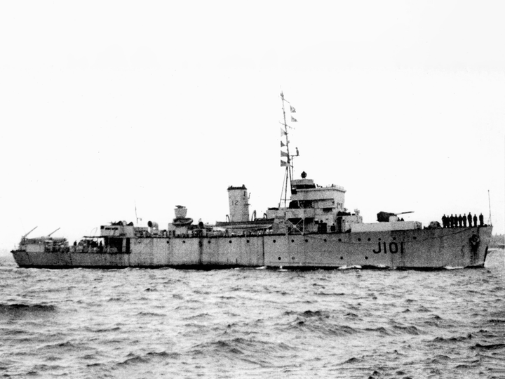 HMS Albacore (J101) Photo Print - At Sea 1944 - Royal Navy Algerine Class Minesweeper Posters, Prints, & Visual Artwork Hampshire Prints 6 x 4 No Frame No