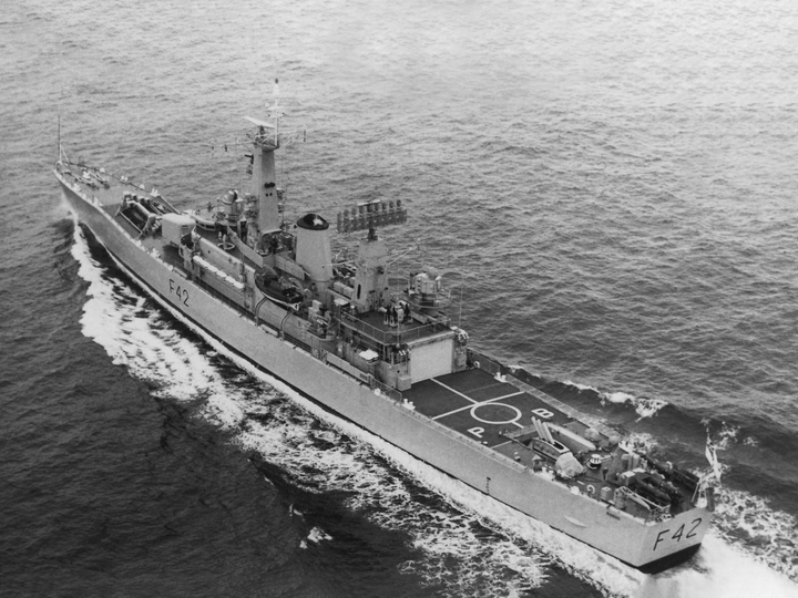 HMS Phoebe (F42) Photo Print - At Sea - Royal Navy Leander Class Frigate Posters, Prints, & Visual Artwork Hampshire Prints 6 x 4 No Frame No