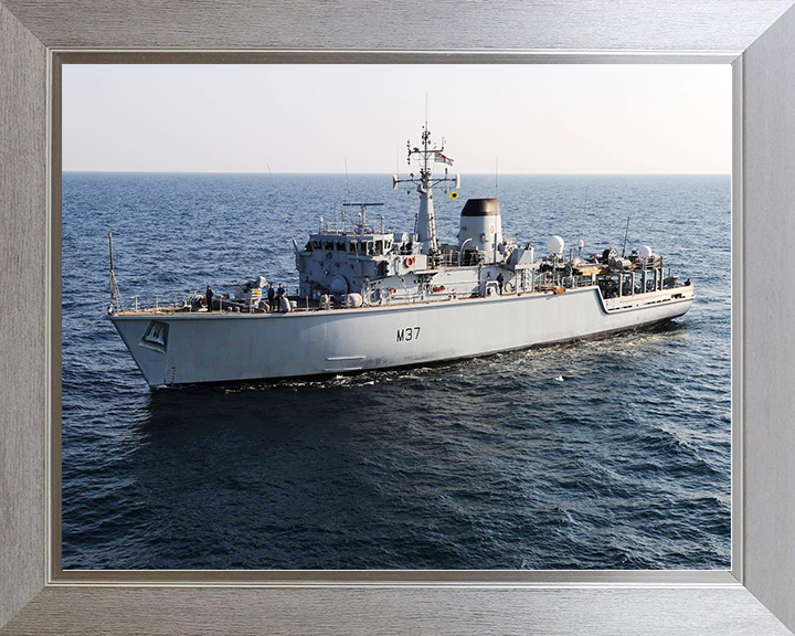 HMS Chiddingfold (M37) Royal Navy Hunt Class Minehunter High Port View Photo Print Wall Art Decor Posters, Prints, & Visual Artwork Hampshire Prints 10 x 8 Silver Frame No