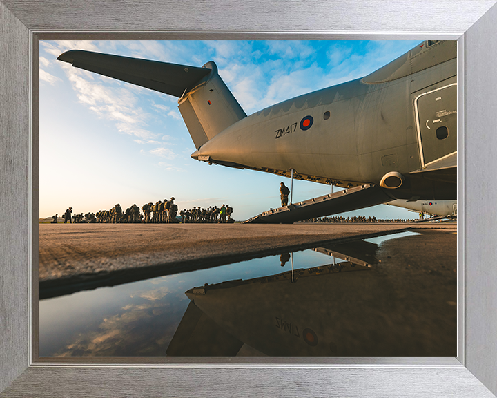 British Army 16 Air Assault Brigade Board an RAF A400M Photo Print Wall Art Military Decor Posters, Prints, & Visual Artwork Hampshire Prints 10 x 8 Silver Frame No