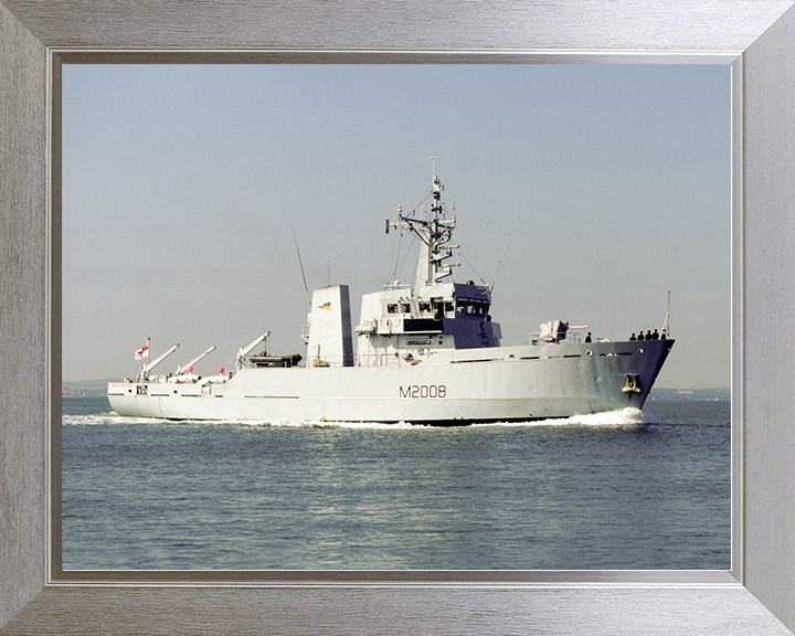 HMS Blackwater (M2008) Royal Navy River Class Minesweeper Starboard Beam Photo Print Wall Art Decor Posters, Prints, & Visual Artwork Hampshire Prints 10 x 8 Silver Frame No