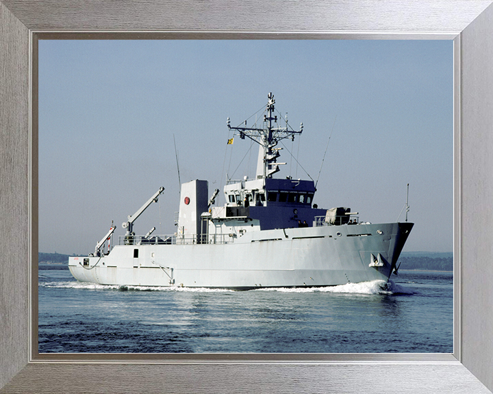 HMS Arun (M2014) Royal Navy River Class Minesweeper Starboard Bow View Photo Print Wall Art Decor Posters, Prints, & Visual Artwork Hampshire Prints 10 x 8 Silver Frame No