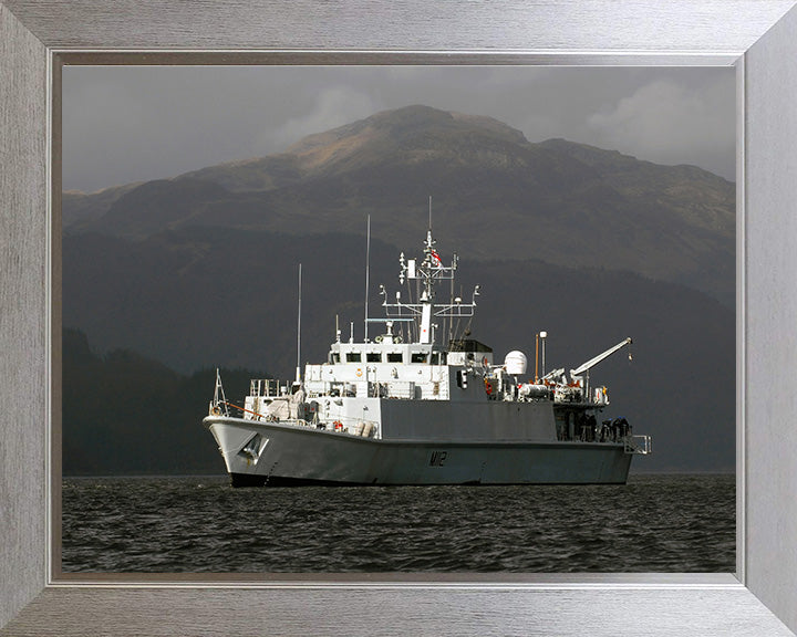 HMS Shoreham M112 | Photo Print | Framed Print | Sandown Class | Minehunter | Royal Navy Hampshire Prints