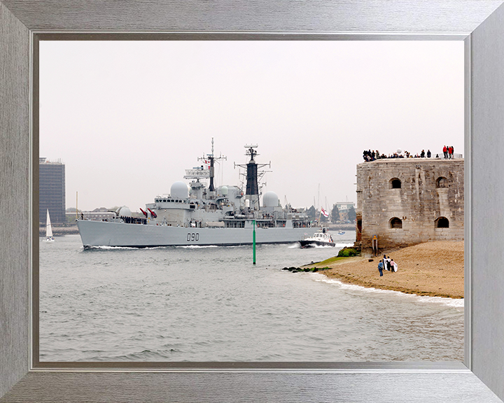 HMS Southampton (D90) - Exits Portsmouth 2007 - Royal Navy Type 42 Destroyer Photo Print Wall Art Naval Decor UK Posters, Prints, & Visual Artwork Hampshire Prints 10 x 8 Silver Frame No