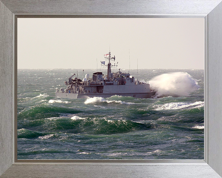 HMS Blyth (M111) Royal Navy Sandown Class Minehunter In Heavy Seas Photo Print Wall Art Decor Posters, Prints, & Visual Artwork Hampshire Prints 10 x 8 Silver Frame No