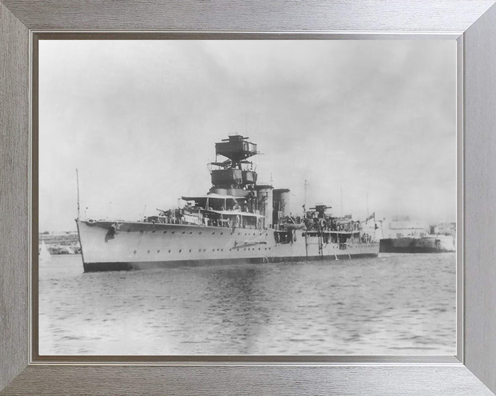 HMS Curlew (D42) Royal Navy C Class Cruiser Port Bow View Photo Print Wall Art Decor Posters, Prints, & Visual Artwork Hampshire Prints 10 x 8 Silver Frame No