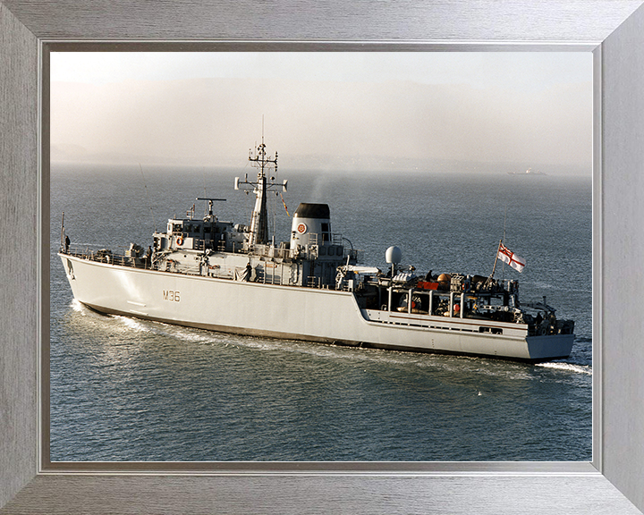 HMS Bicester (M36) Royal Navy Hunt Class Mine Warfare Vessel Leaving Portsmouth 1997 Photo Print Wall Art Decor Posters, Prints, & Visual Artwork Hampshire Prints 10 x 8 Silver Frame No