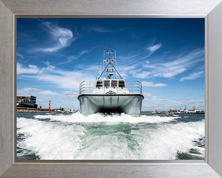 HMS Magpie H130 | Photo Print | Framed Print | Coastal Survey Vessel | Royal Navy Hampshire Prints