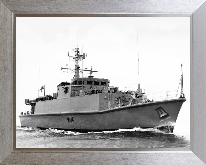 HMS Walney M104 | Photo Print | Framed Print | Sandown Class | minesweeper | Royal Navy Hampshire Prints