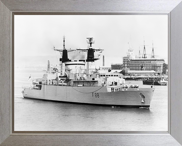 HMS Broadsword (F88) Photo Print - Leaving Portsmouth 1982 - Royal Navy Type 22 Frigate Hampshire Prints 10 x 8 Silver Frame No
