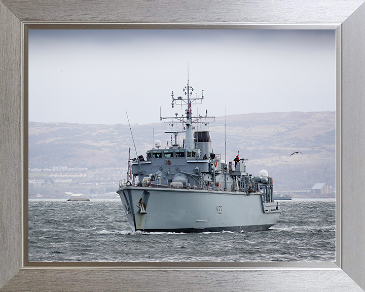 HMS Brocklesby (M33) Royal Navy Hunt Class Mine Warfare Vessel Port Bow View Photo Print Wall Art Decor Posters, Prints, & Visual Artwork Hampshire Prints 10 x 8 Silver Frame No