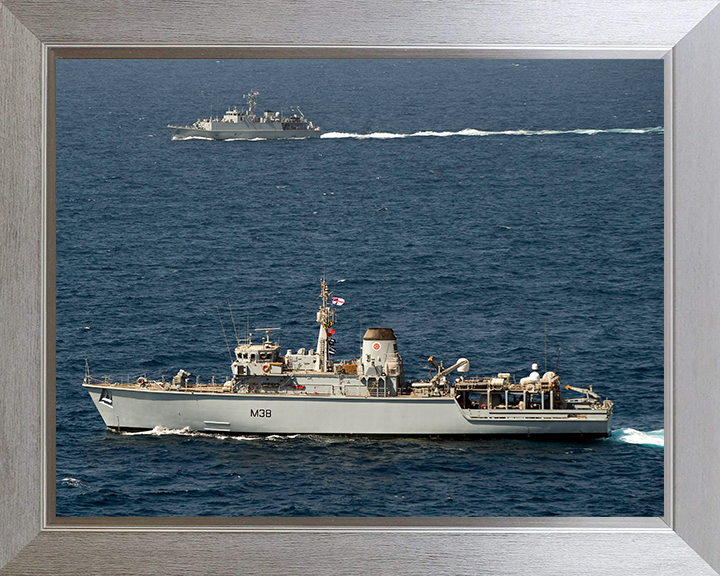 HMS Atherstone (M38) Photo Print - Middle East 2009 - Royal Navy Hunt Class Mine Warfare Vessel Hampshire Prints 10 x 8 Silver Frame No