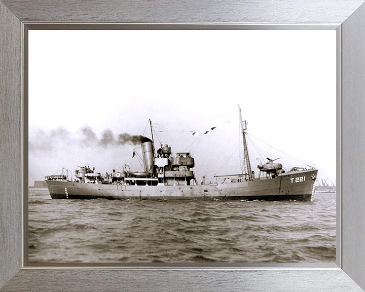HMS Portsdown (T221) Photo Print - At Sea 1942 - Royal Navy Hills Class Trawler Posters, Prints, & Visual Artwork Hampshire Prints 10 x 8 Silver Frame No