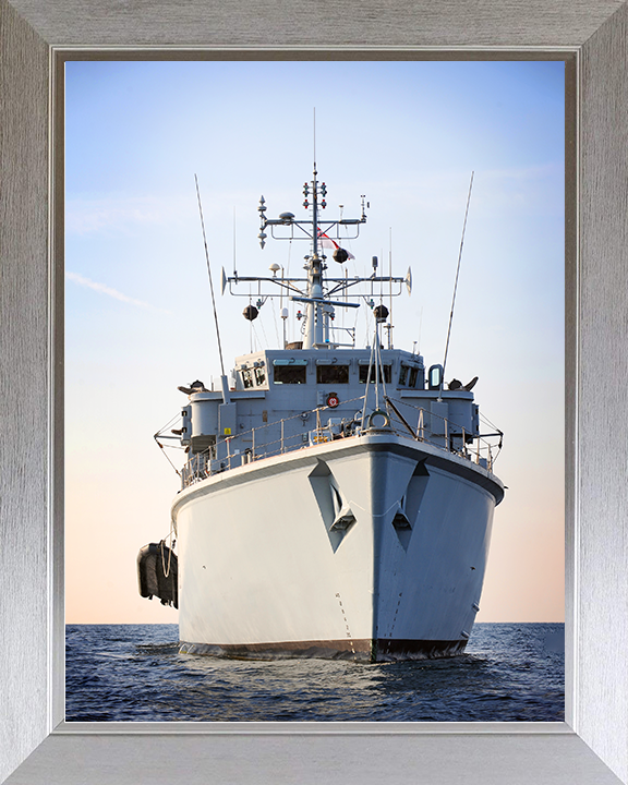 HMS Atherstone (M38) Royal Navy Hunt Class Mine Vessel Arabian Gulf 2010 Photo Print Wall Art Decor Posters, Prints, & Visual Artwork Hampshire Prints 10 x 8 Silver Frame No