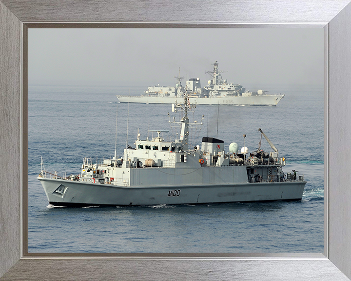 HMS Grimsby M108 | Photo Print | Framed Print | Sandown Class | Minehunter | Royal Navy Hampshire Prints