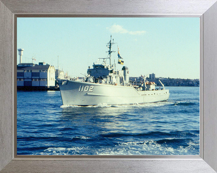 HMS Alcaston (M1102) Royal Navy Ton Class Minesweeper Warship Entering Harbour Photo Print Wall Art Naval Decor Posters, Prints, & Visual Artwork Hampshire Prints 10 x 8 Silver Frame No