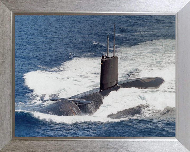 HMS Courageous S50 Submarine | Photo Print | Framed Print | Valiant class | Royal Navy Hampshire Prints