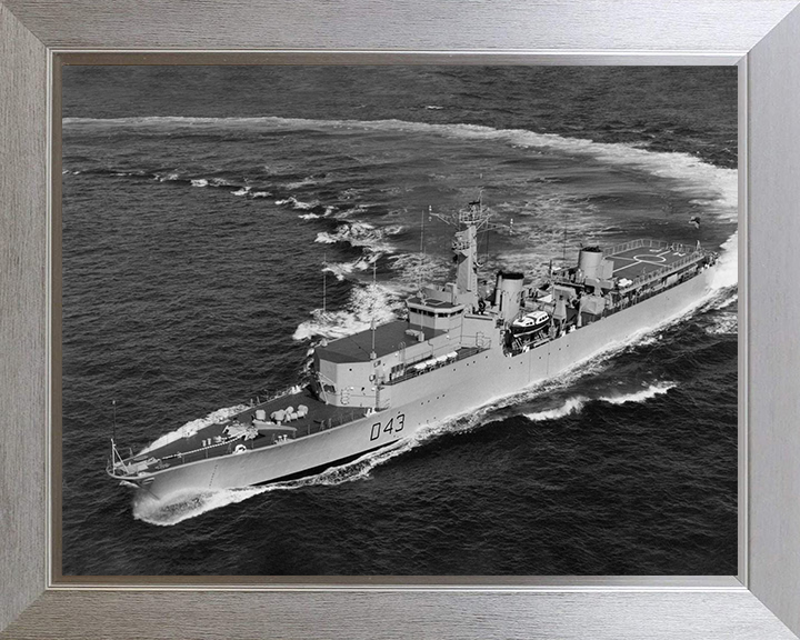 HMS Matapan (D43) Photo Print - At Sea 1975 - Royal Navy Battle Class Destroyer Hampshire Prints 10 x 8 Silver Frame No