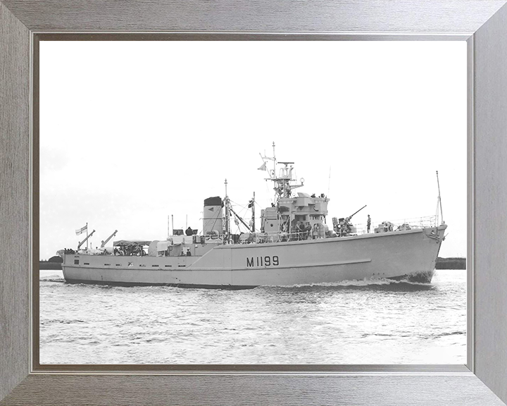 HMS Belton (M1199) Royal Navy Ton Class Minesweeper Starboard View Photo Print Wall Art Decor Posters, Prints, & Visual Artwork Hampshire Prints 10 x 8 Silver Frame No