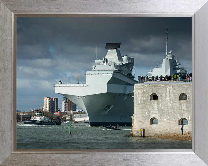 HMS Queen Elizabeth (R08) Photo Print - Round Tower 2018 - Royal Navy Queen Elizabeth Class Aircraft Carrier Hampshire Prints 10 x 8 Silver Frame No