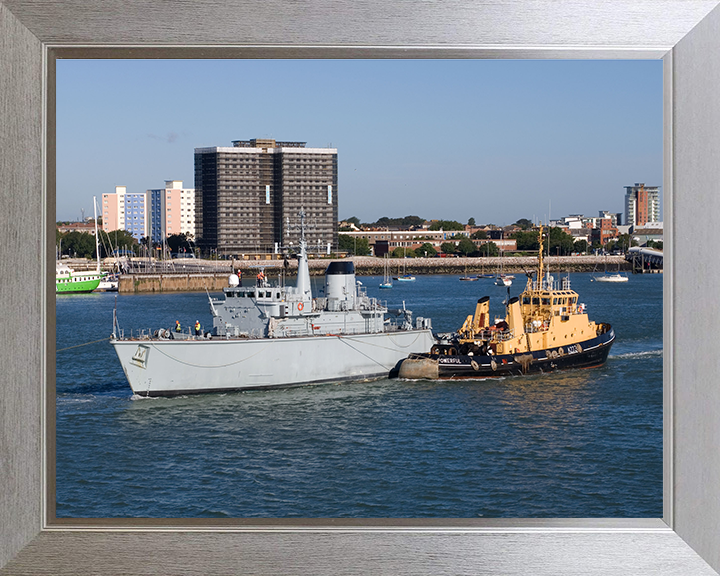 HMS Brecon (M29) Photo Print - Under Tow 2007 - Royal Navy Hunt Class Mine Warfare Vessel Posters, Prints, & Visual Artwork Hampshire Prints 10 x 8 Silver Frame No