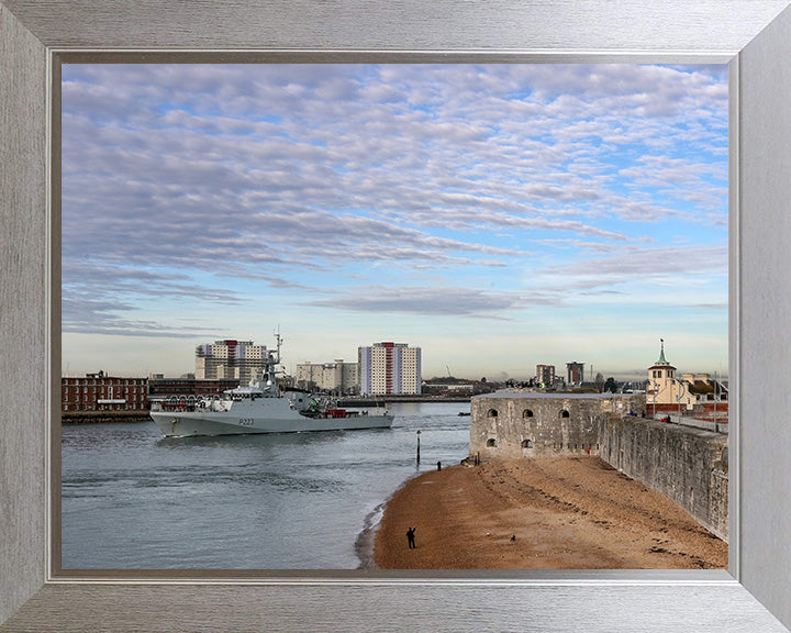 HMS Medway (P223) Photo Print - Leaving Portsmouth - Royal Navy River Class Patrol Vessel Hampshire Prints 10 x 8 Silver Frame No