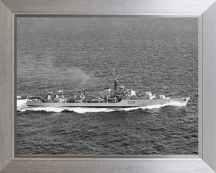 HMS Camperdown (D32) Royal Navy Battle Class Destroyer Starboard View Photo Print Wall Art Decor Posters, Prints, & Visual Artwork Hampshire Prints 10 x 8 Silver Frame No
