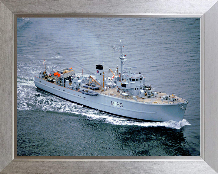 HMS Cuxton M1125 Royal Navy Ton class minesweeper at sea Photo Print Wall art Poster Hampshire Prints 10 x 8 Silver Frame No