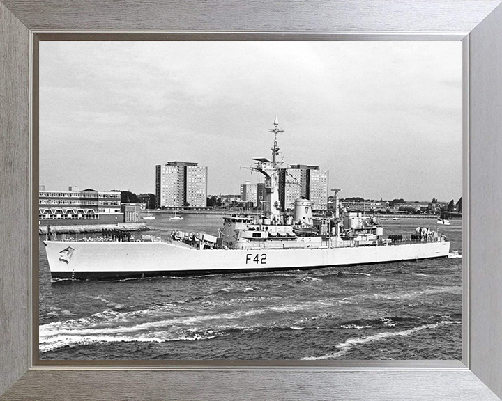 HMS Phoebe (F42) Photo Print - Leaving Portsmouth 1984 - Royal Navy Leander Class Frigate Posters, Prints, & Visual Artwork Hampshire Prints 10 x 8 Silver Frame No