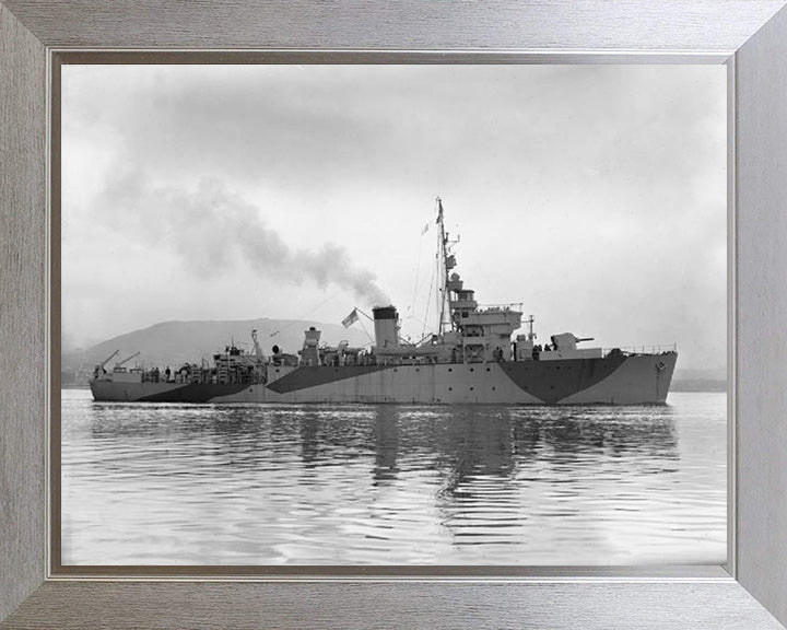 HMS Rinaldo J225 | Photo Print | Framed Print | Algerine Class | Minesweeper | Royal Navy Hampshire Prints