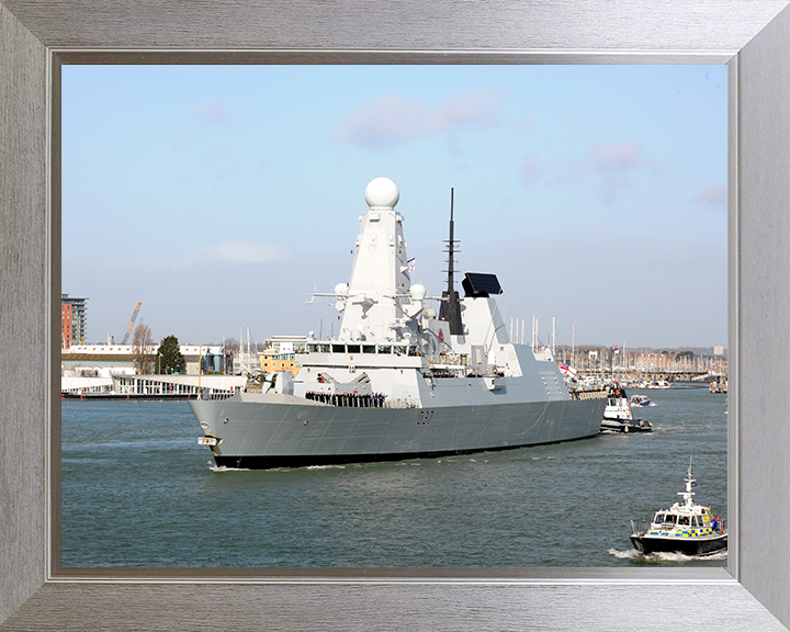 HMS Duncan (D37) Royal Navy Type 45 Destroyer Leaving Portsmouth 2015 Photo Print Wall Art Decor Posters, Prints, & Visual Artwork Hampshire Prints 10 x 8 Silver Frame No