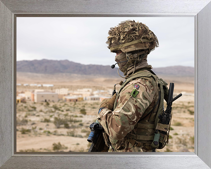 A Soldier from 2nd Battalion The Royal Yorkshire Regiment Photo Print - British Army Hampshire Prints 10 x 8 Silver Frame No