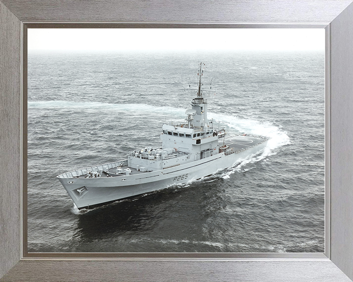 HMS Dumbarton Castle (P265) Royal Navy Castle Class Patrol Vessel Turn To Starboard Photo Print Wall Art Decor Posters, Prints, & Visual Artwork Hampshire Prints 10 x 8 Silver Frame No