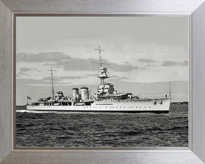 HMS Danae (D44) Royal Navy Danae Class Cruiser Starboard View Photo Print Wall Art Decor Posters, Prints, & Visual Artwork Hampshire Prints 10 x 8 Silver Frame No