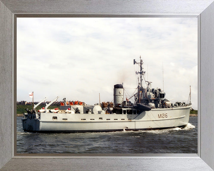 HMS Crofton M1216 Royal Navy Ton class minesweeper Photo Print or Framed Print - Hampshire Prints