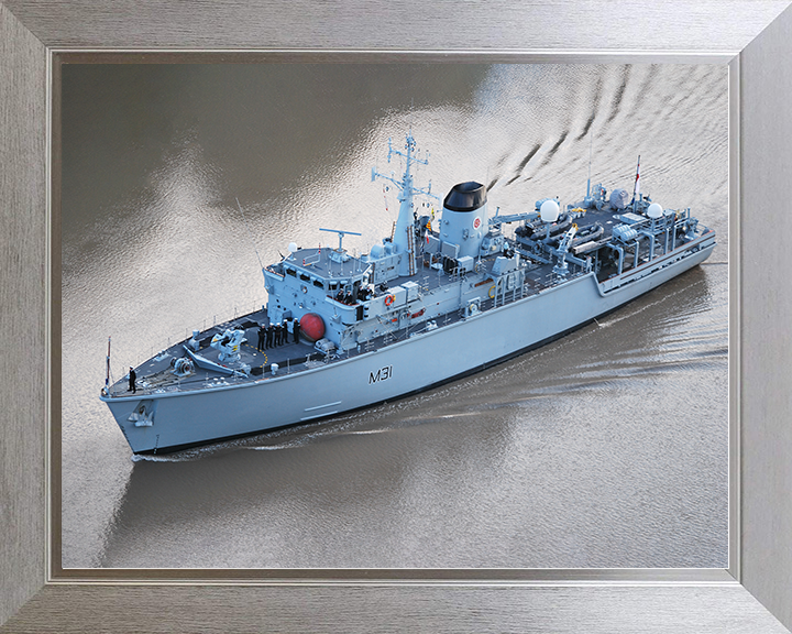 HMS Cattistock (M31) Royal Navy Hunt Class MineHunter High Port Bow View Photo Print Wall Art Decor Posters, Prints, & Visual Artwork Hampshire Prints 10 x 8 Silver Frame No