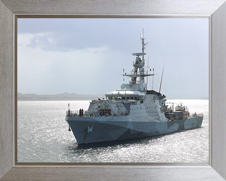 HMS Medway (P223) Photo Print - Entering Harbour 2025 - Royal Navy River Class Patrol Vessel Hampshire Prints 10 x 8 Silver Frame No