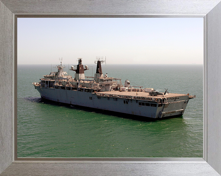 HMS Bulwark (L15) Royal Navy Albion Class Amphibious Ship Persian Gulf 2006 Photo Print Wall Art Decor Posters, Prints, & Visual Artwork Hampshire Prints 10 x 8 Silver Frame No