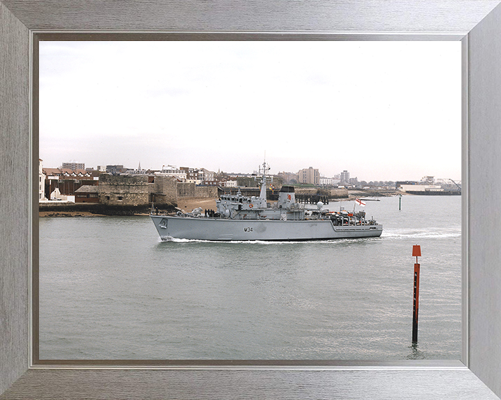 HMS Middleton (M34) Photo Print - Portsmouth 1997 - Royal Navy Hunt Class Mine Warfare Vessel Hampshire Prints 10 x 8 Silver Frame No
