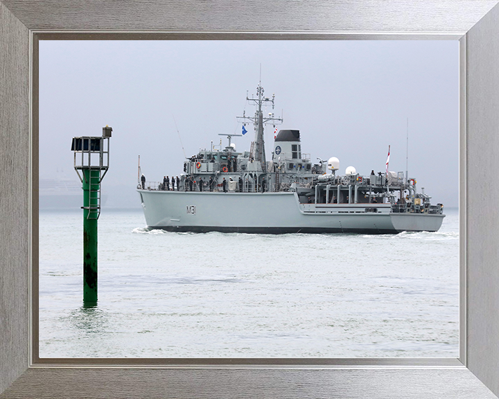 HMS Cattistock (M31) Royal Navy Hunt Class MineHunter Leaving Harbour Photo Print Wall Art Decor Posters, Prints, & Visual Artwork Hampshire Prints 10 x 8 Silver Frame No