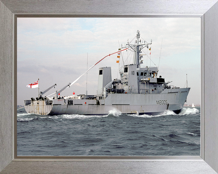 HMS Dovey (M2005) Royal Navy River Class Minesweeper Paying Off Photo Print Wall Art Decor Posters, Prints, & Visual Artwork Hampshire Prints 10 x 8 Silver Frame No