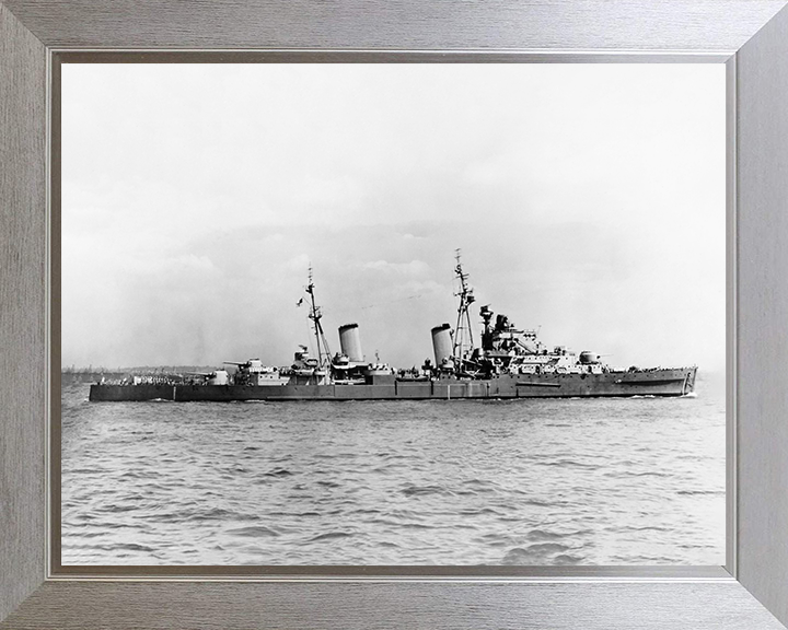 HMS Phoebe (43) Photo Print - At Sea 1943 - Royal Navy Dido Class Cruiser Posters, Prints, & Visual Artwork Hampshire Prints 10 x 8 Silver Frame No