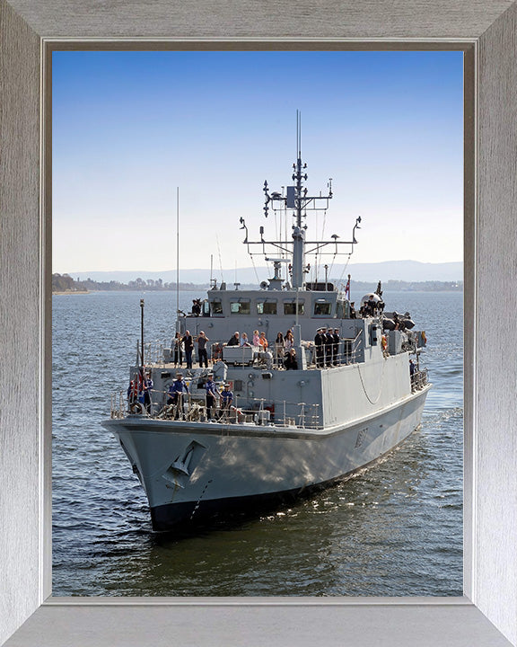 HMS Pembroke M107 | Photo Print | Framed Print | Sandown Class | Minehunter | Royal Navy Hampshire Prints