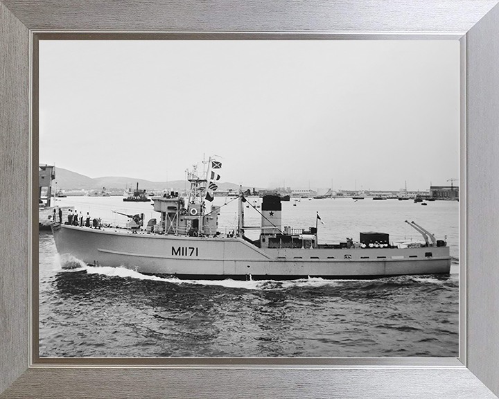 HMS Aldington (M1171) Royal Navy Ton Class Minesweeper Warship Entering Port Photo Print Wall Art Decor Posters, Prints, & Visual Artwork Hampshire Prints 10 x 8 Silver Frame No